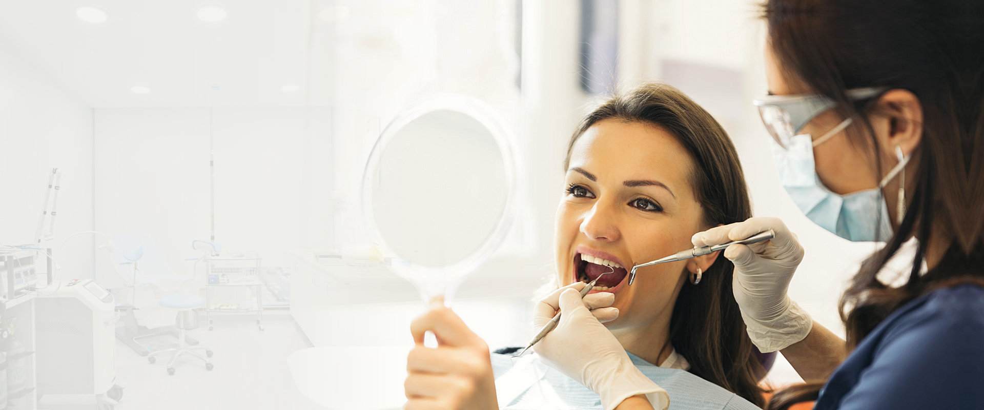 Dentists with a patient during a dental intervention