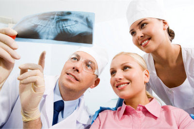 Image of young lady with dentist and nurse