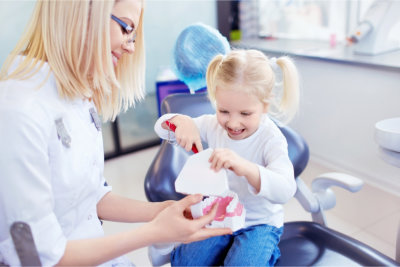 Little girl in the dentist's office